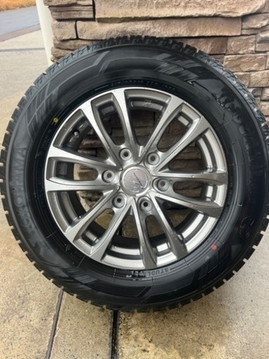 ハイエース　スタッドレスタイヤホイール付