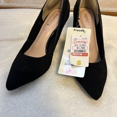黒パンプス　ヒール