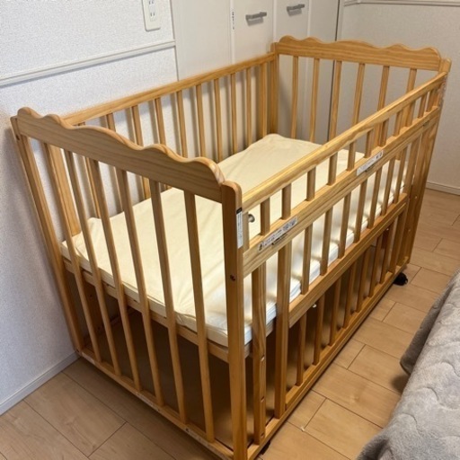 急募‼️木製 ベビーベッド セット マット 防水シーツ ベッドガード 片側
