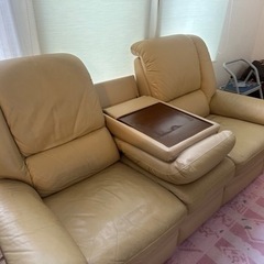 ベージュのソファの画像