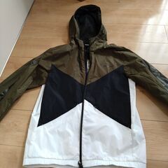 adidas　neo薄手のウィンドブレーカー