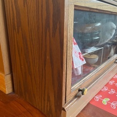 4段カップボード。ガラス戸で飾り棚に最適⭐︎の画像