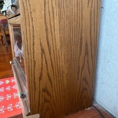4段カップボード。ガラス戸で飾り棚に最適⭐︎の画像