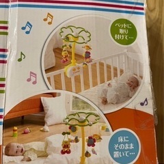 Combi もりのすやすやメリー コンビ ベビーベッドの画像
