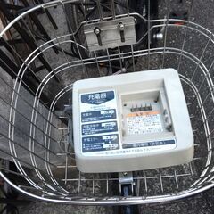 284🔴安心保障の１００日間・点検無料サービス付き、３カ月・無料交換保証、🟢  🔴土日もお子様と土足のままご試乗可能です。🟢バカ親切な電動自転車屋  🌕️２６インチ、２０インチ、チャイルドシート、２人乗り、３人乗り、各種・電動自転車    🔵オプション無料。後ろチャイルドシートをかごに変更して１人乗りに変更も可能です。  🟢１回の充電で３０ｋｍ以上の走行が可能です。山手線を半周くらいの距離を走れます。  🔴バッテリーは、新品の９０％以上の性能を保持していて、コンディション良好です。  🟣の画像