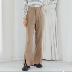 【新品未使用】 フレアパンツ フロントスリットの画像