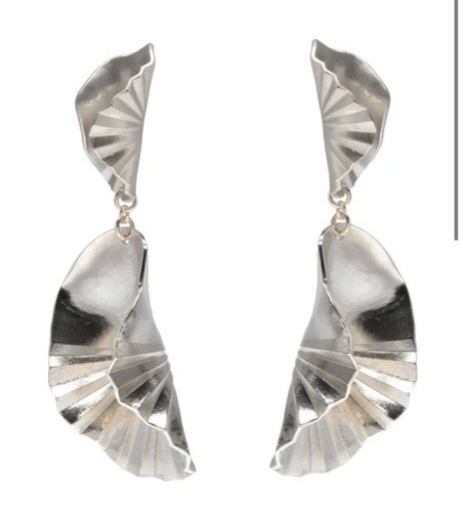 【UN3D】新品未使用　大ぶりピアス