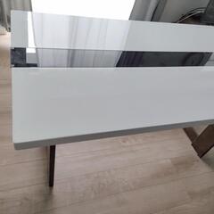 ダイニングテーブルの画像