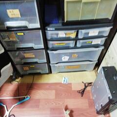 プラケース 無料でお譲りします 上の梅酒の瓶も差し上げますの画像