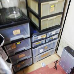 プラケース 無料でお譲りします 上の梅酒の瓶も差し上げますの画像