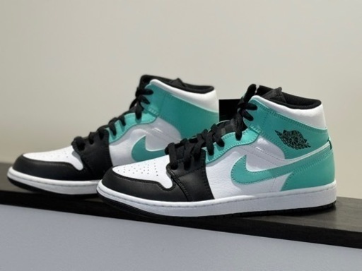 スニーカー Air jordan 1 mid Tropical twist 26.5cm