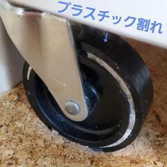 赤い食器棚　26日までに引き取れる方の画像