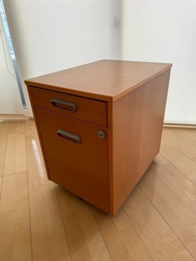 IKEAキャビネット　自動で柔らかく閉まります