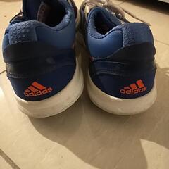 adidasランニングシューズの画像