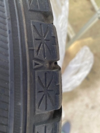 スタッドレスタイヤ 205/60R16 