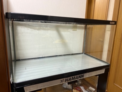 再出品です。今日21日まで使ってました。水槽と台セットです。バラ売り不可