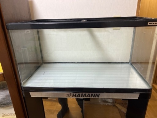 再出品です。今日21日まで使ってました。水槽と台セットです。バラ売り不可