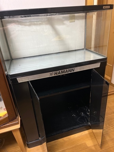 再出品です。今日21日まで使ってました。水槽と台セットです。バラ売り不可