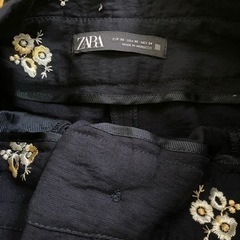 ZARA 美品　花柄パンツの画像