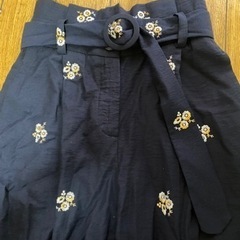 ZARA 美品　花柄パンツの画像