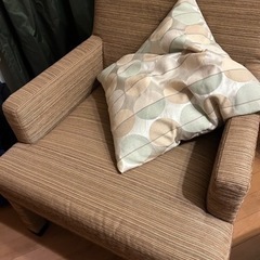 【3月中に廃棄】オシャレ椅子 チェア ブラウンカラー　クッション付きの画像