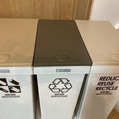 『お取引決定済み』3連ゴミ箱キャスター付きの画像