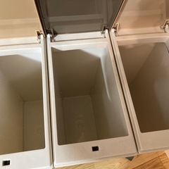 『お取引決定済み』3連ゴミ箱キャスター付きの画像