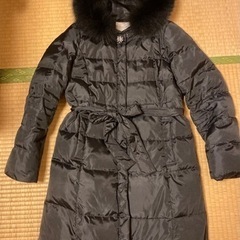《感謝》WORLD クチューブローチ　ダウンコートM