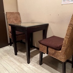 アジア系　イス➕テーブルセットの画像