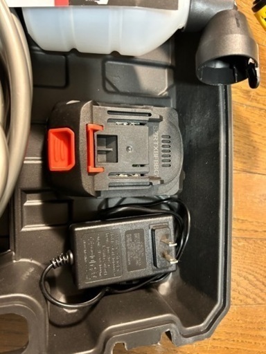【新品未使用】充電式・高圧洗浄機（バッテリー2個付）