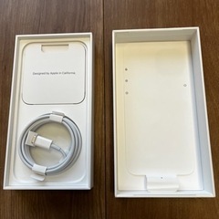 iPhoneやAirPods Pro2の箱とケーブル等（本体はありません）の画像