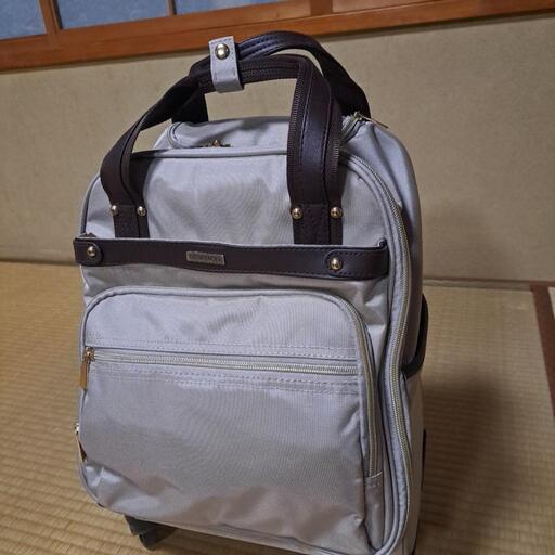 決まりました。もっと値下げしましたBENETTONキャリーバッグ