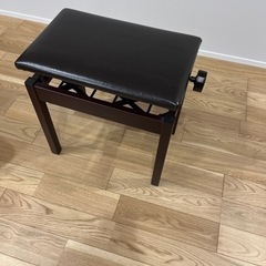 ピアノ椅子の画像