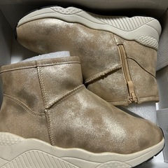 新品未使用　ムートンブーツ（決まりました）