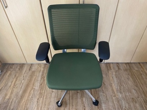 オカムラ コーラル オフィスチェア ミドルバック メッシュタイプ 可動肘