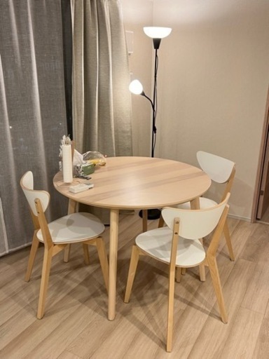IKEA とても新しい ダイニングテーブル+ チェア3脚