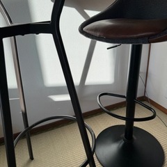 ハイテーブル、椅子セットの画像