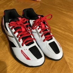 バドミントン　YONEX  シューズ（新品）