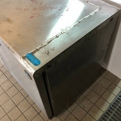 ホシザキテーブル形冷蔵庫の画像