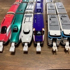 値引中⭐️プラレール、車両・レール一式の画像