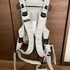 ベビービョルン抱っこ紐ベビーキャリアoneの画像