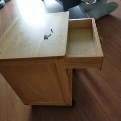 サイドテーブルの画像