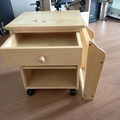 サイドテーブルの画像