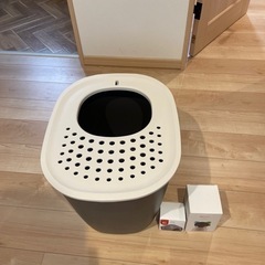 【決まりました】リッチェル　砂取り猫トイレ　猫用おもちゃ付き