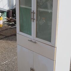 食器棚、かわいいキッチンツール