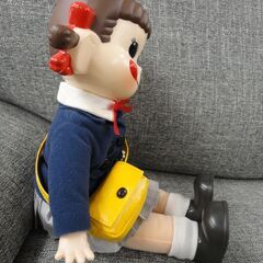 ペコちゃん 人形 30㎝ 幼稚園服バージョン おすわりペコちゃん 西岡店の画像
