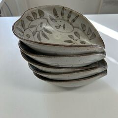 飲食店で使用していた食器や皿の画像