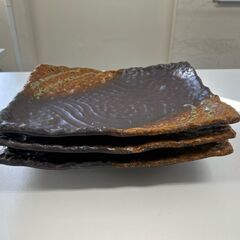 飲食店で使用していた食器や皿の画像