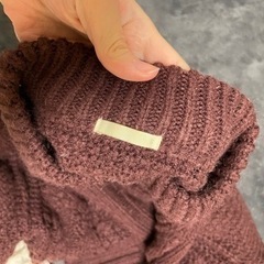 赤みブラウンのニットですの画像
