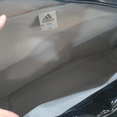 アディダス　エナメルバッグの画像